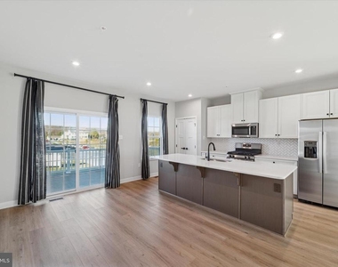 122 Arcadia Way - Photo Thumbnail 8