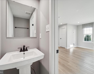 122 Arcadia Way - Photo Thumbnail 4