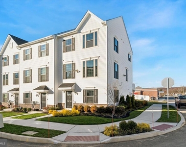 122 Arcadia Way - Photo Thumbnail 1