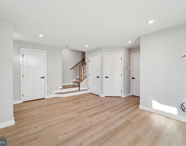 122 Arcadia Way - Photo Thumbnail 3