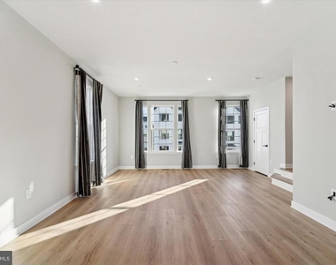 122 Arcadia Way - Photo Thumbnail 7