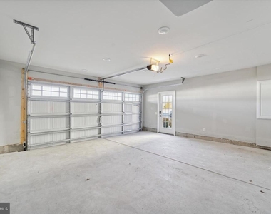 122 Arcadia Way - Photo Thumbnail 22