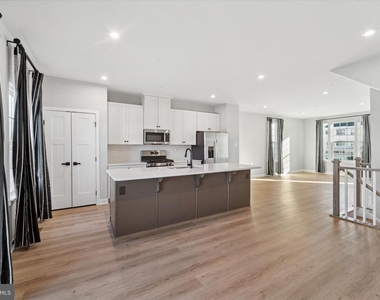122 Arcadia Way - Photo Thumbnail 9