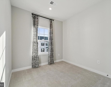 122 Arcadia Way - Photo Thumbnail 19
