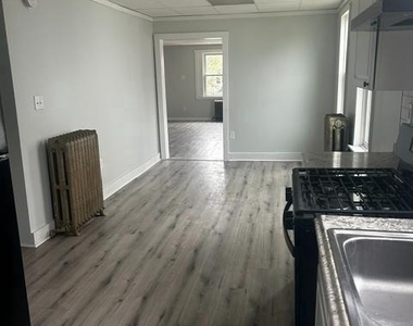 428 Summit Avenue - Photo Thumbnail 2