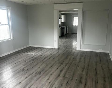 428 Summit Avenue - Photo Thumbnail 1