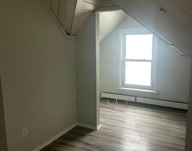 428 Summit Avenue - Photo Thumbnail 10