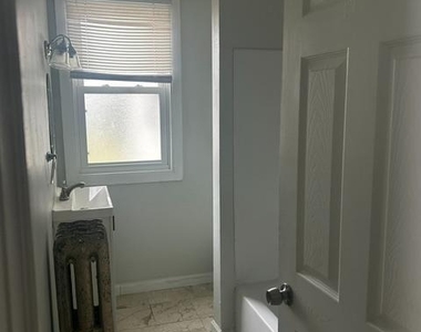 428 Summit Avenue - Photo Thumbnail 4