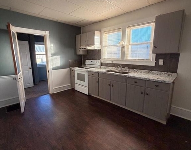 212 Helms Avenue - Photo Thumbnail 3