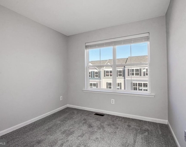 1057 Flint Court - Photo Thumbnail 6