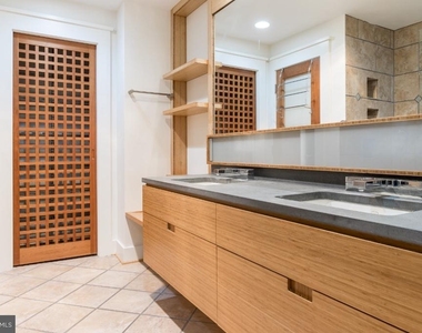 8209 Ruxton Crossing Court - Photo Thumbnail 8