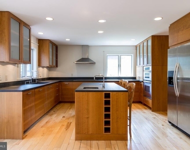 8209 Ruxton Crossing Court - Photo Thumbnail 2