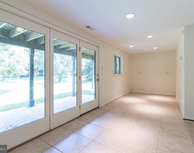 8209 Ruxton Crossing Court - Photo Thumbnail 10