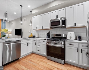 2219 E Chase Street - Photo Thumbnail 6