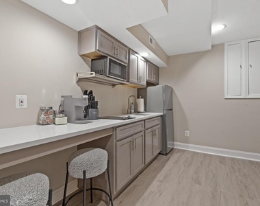 2219 E Chase Street - Photo Thumbnail 40
