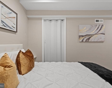 2219 E Chase Street - Photo Thumbnail 69