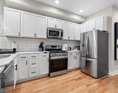 2219 E Chase Street - Photo Thumbnail 5
