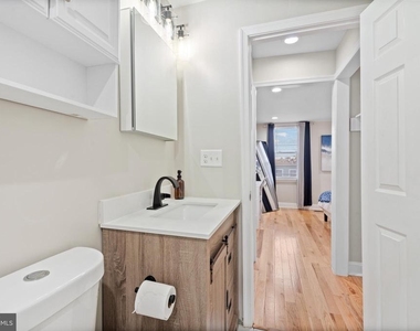 2219 E Chase Street - Photo Thumbnail 34