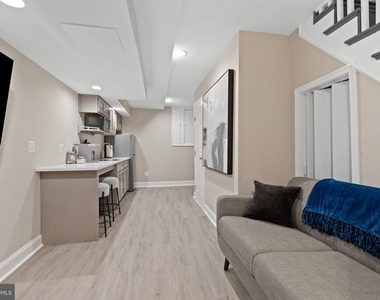 2219 E Chase Street - Photo Thumbnail 43