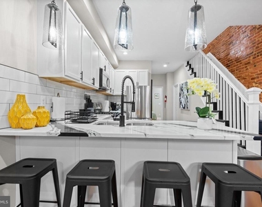 2219 E Chase Street - Photo Thumbnail 8