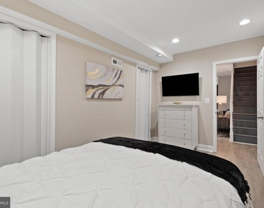 2219 E Chase Street - Photo Thumbnail 49