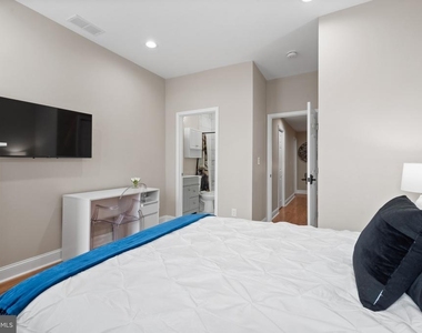 2235 E Chase Street - Photo Thumbnail 30