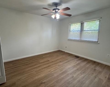 1062 Brightleaf Drive - Photo Thumbnail 3