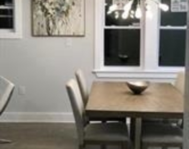 538 Newcomb Street Se - Photo Thumbnail 3