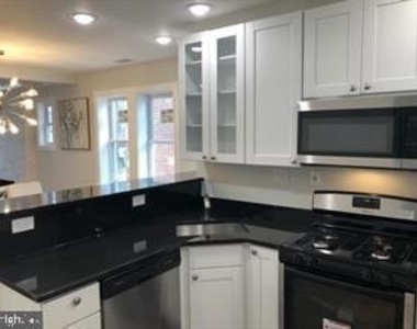 538 Newcomb Street Se - Photo Thumbnail 6