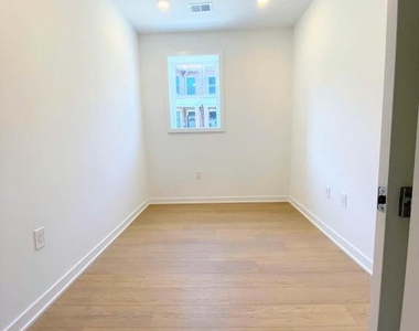 3435 Brown Street Nw - Photo Thumbnail 12