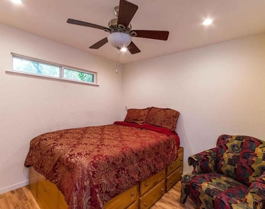 1207 Fieldcrest Dr - Photo Thumbnail 6