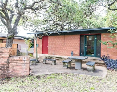 1207 Fieldcrest Dr - Photo Thumbnail 12