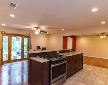 1207 Fieldcrest Dr - Photo Thumbnail 1