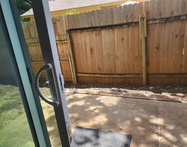 4509 Brown Bark Pl - Photo Thumbnail 12