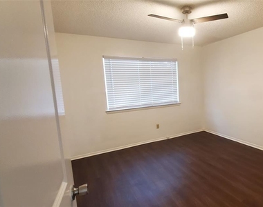 4509 Brown Bark Pl - Photo Thumbnail 9