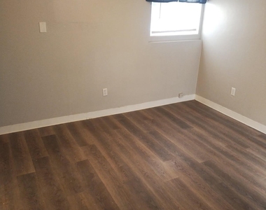 5340 Kingsbury Street - Photo Thumbnail 3