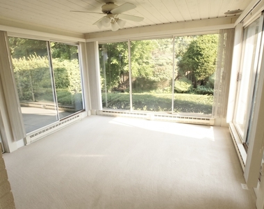460 Highcrest Drive - Photo Thumbnail 14