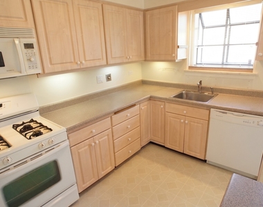 460 Highcrest Drive - Photo Thumbnail 9