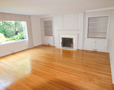 460 Highcrest Drive - Photo Thumbnail 2