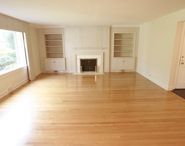 460 Highcrest Drive - Photo Thumbnail 4