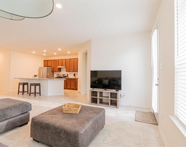 2114 Damasi Ln - Photo Thumbnail 8