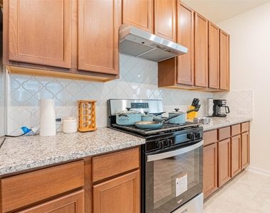 2114 Damasi Ln - Photo Thumbnail 10