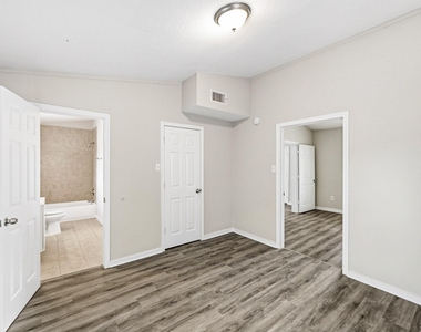 10001 Lucore Street - Photo Thumbnail 12