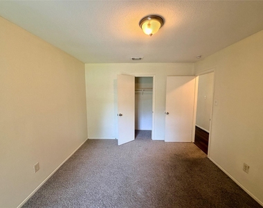 15811 Nutcracker Court - Photo Thumbnail 19