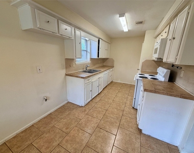 15811 Nutcracker Court - Photo Thumbnail 6