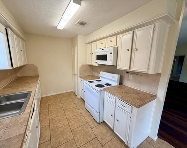 15811 Nutcracker Court - Photo Thumbnail 3