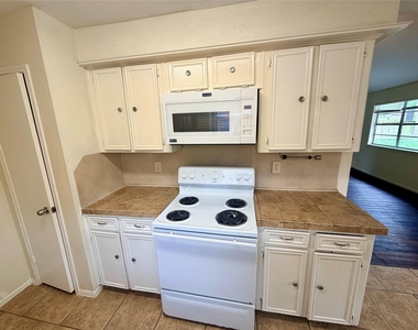 15811 Nutcracker Court - Photo Thumbnail 4