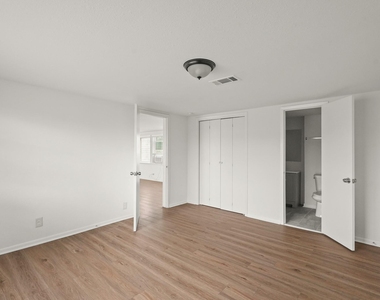105 W Linney Street - Photo Thumbnail 6