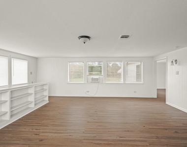 105 W Linney Street - Photo Thumbnail 4