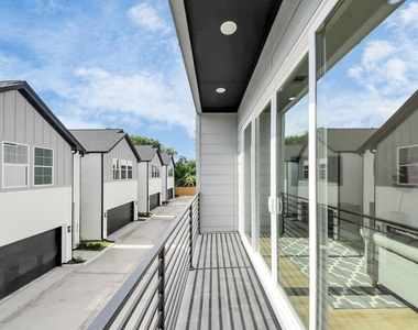 2424 Harrington Street - Photo Thumbnail 6
